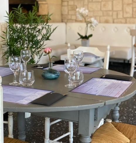 Hotel Restaurant La Plage ميناء سانت-لويس-دو-رون المظهر الخارجي الصورة